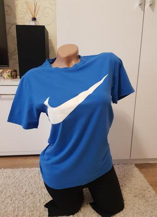 Жіноча спортивна футболка