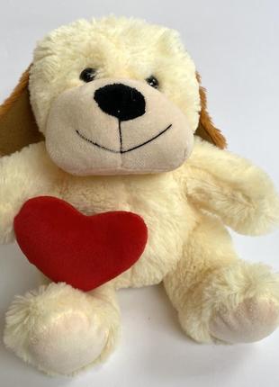 Мягкая игрушка собачка с сердечком в день влюблённых1 фото
