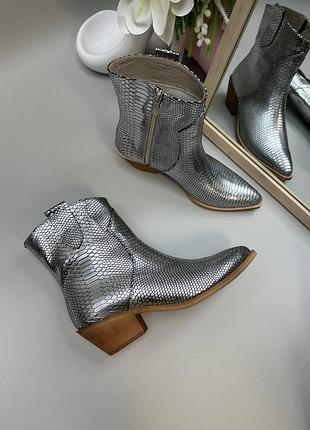 Сріблясті срібло шкіряні чоботи козаки короткі ковбойки багато кольорів на вибір