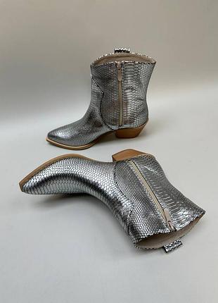 Сріблясті срібло шкіряні чоботи козаки короткі ковбойки багато кольорів на вибір