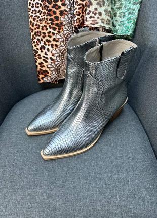 Сріблясті срібло шкіряні чоботи козаки короткі ковбойки багато кольорів на вибір