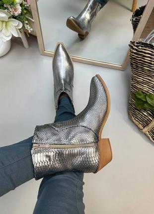 Сріблясті срібло шкіряні чоботи козаки короткі ковбойки багато кольорів на вибір