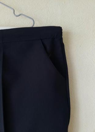 Новые черные базовые укороченные брюки с карманами  сзади на комфортной талии 24 uk9 фото
