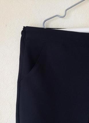 Новые черные базовые укороченные брюки с карманами  сзади на комфортной талии 24 uk8 фото