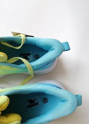 Неймовірно стильні красиві легкі літні яскраві різнокольорові кросівки білосніжна підошва піна принт8 фото
