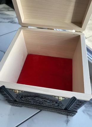 Большой деревянный ларь, ручная работа