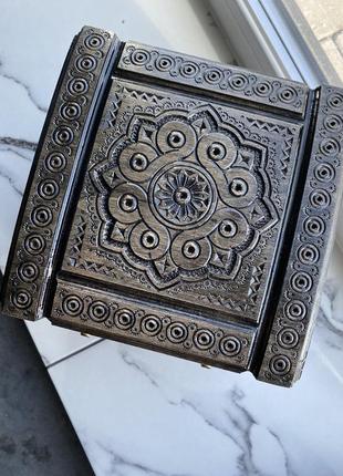 Большой деревянный ларь, ручная работа