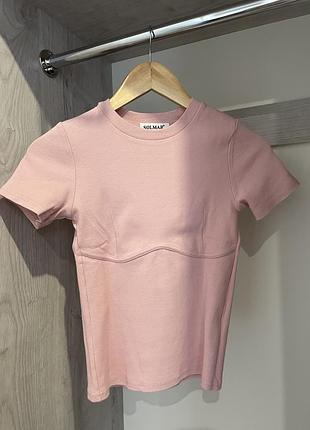 Женская футболка в рубчик пудрового цвета