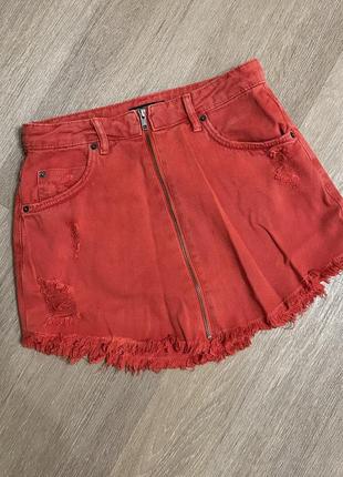 Красная джинсовая юбка мини bershka
