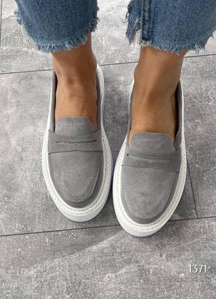 Сірі жіночі лофери туфлі на високій підошві потовщеній з натуральної замші8 фото
