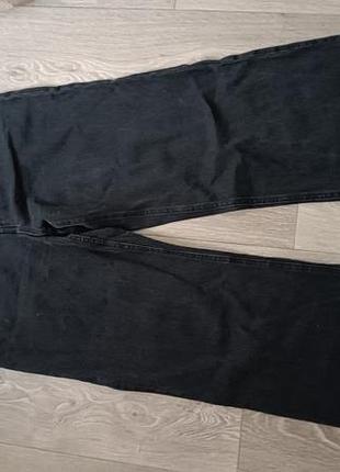 Стильные джинсы прямого кроя от h&m