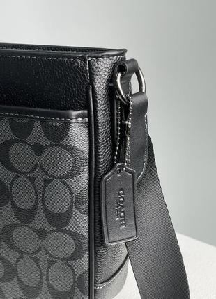 Сумка coach district crossbody in signature canvas - gunmetal/charcoal/black/мессенджер мужской7 фото