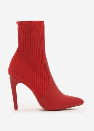 Червоні ботільйони носки