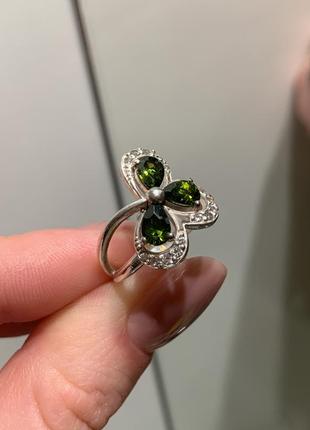 Серебряное кольцо клевер под изумруд