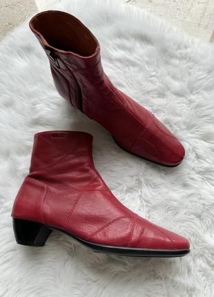 Женские кожаные красные ботинки ботильоны geox