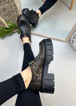 Ботинки туфли дерби женские из эксклюзивной кожи с тиснением5 фото