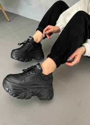 Жіночі чорні стильні кроссівки