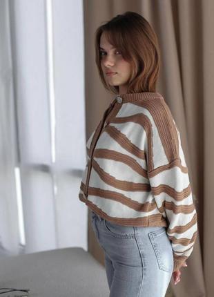 Стильний базовий вязаний вкорочений кардиган