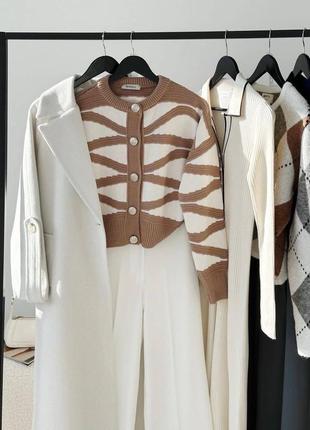 Стильний базовий вязаний вкорочений кардиган