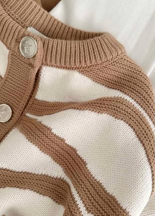 Стильний базовий вязаний вкорочений кардиган