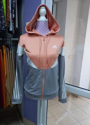 Спортивна кофта від adidas.