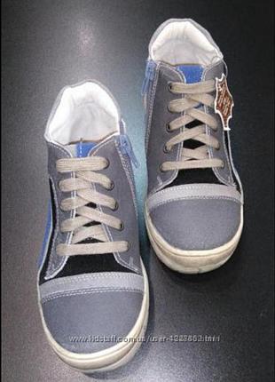 Классные кожаные мокасы