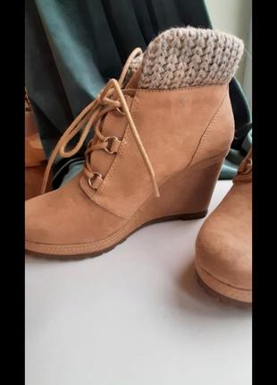 Женские ботинки на весну бренда bershka5 фото