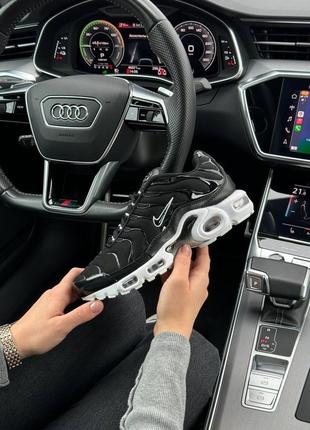 Жіночі кросівки nike air max plus triple all black white