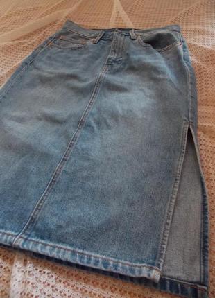 Крутая джинсовая юбка-миди с боковым разрезом levis5 фото