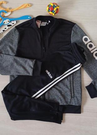 Спортивный костюм adidas  на парня