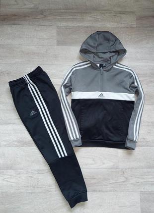 Спортивний костюм adidas,152 см(11-12 р),камбоджа