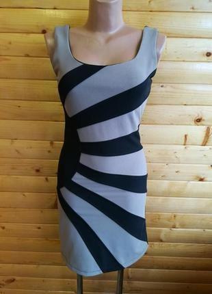 Ефектна сукня по фігурі з оригінальним дизайном, вир-во італія