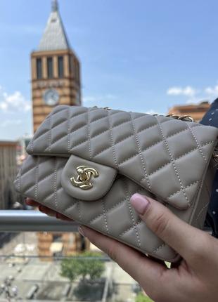 Жіноча сумка chanel 20 молодіжна сумка шанель через плече з м'якої екошкіри витончена брендова сумоч5 фото