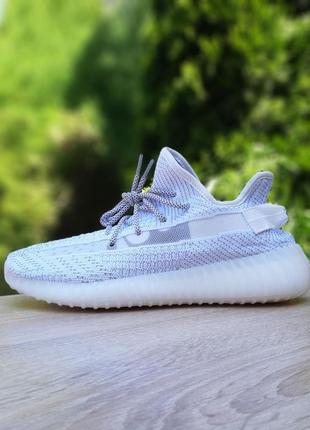 Крутые трендовые женские кроссовки adidas yeezy boost 350 серые с белым полный рефлектиф1 фото