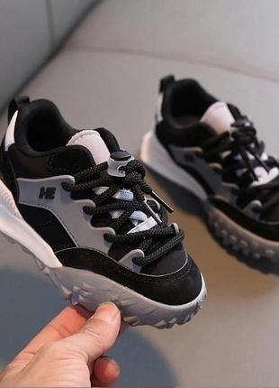 Детские кроссовки для мальчика и девочки