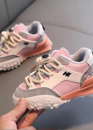 Детские кроссовки для мальчика и девочки