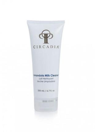 Мигдальне молочко для очищення шкіри обличчя circadia amandola milk cleanser