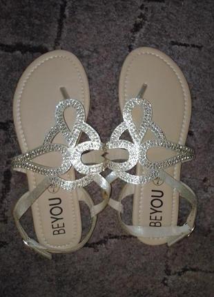 Босоножки новые