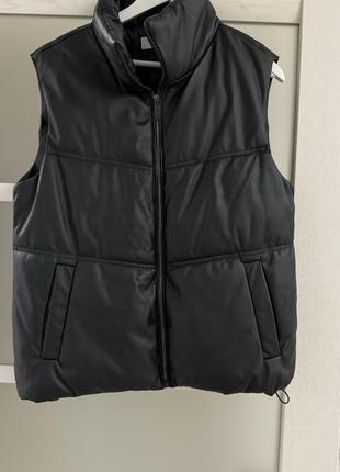 Жилетка з екошкіри reserved