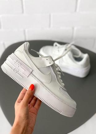 Трендовые классные женские кроссовки nike air force 1 shadow белые