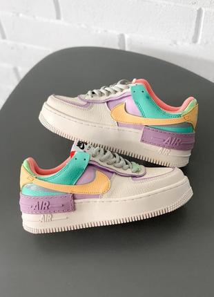 Прекрасні трендові жіночі кросівки nike air force 1 shadow бежеві з бузковим