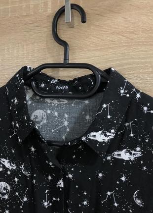 Чорна сорочка з космосом/космічним принтом cropp3 фото