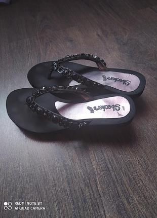 Шльопанці, в'єтнамки