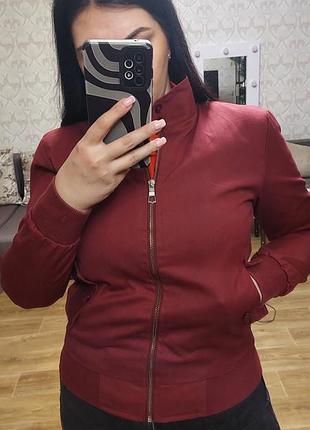 Бомбер трендового цвета