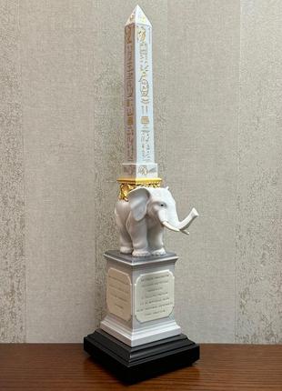 Фарфоровая статуэтка lladro «обелиск».