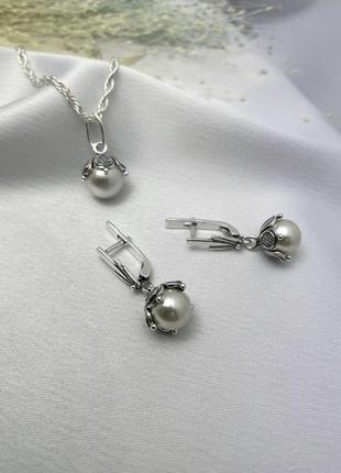 Серебряные серьги с жемчугом.