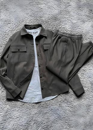 Чоловічий костюм