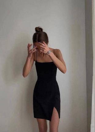Маленькое черное платье с разрезом2 фото