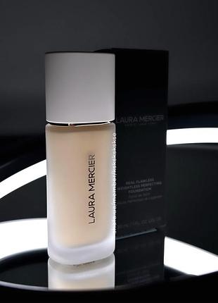 Тональна основа laura mercier real flawless weightless perfecting waterproof foundation 0n1, 1n2