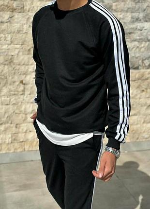 Чоловічий спортивний костюм